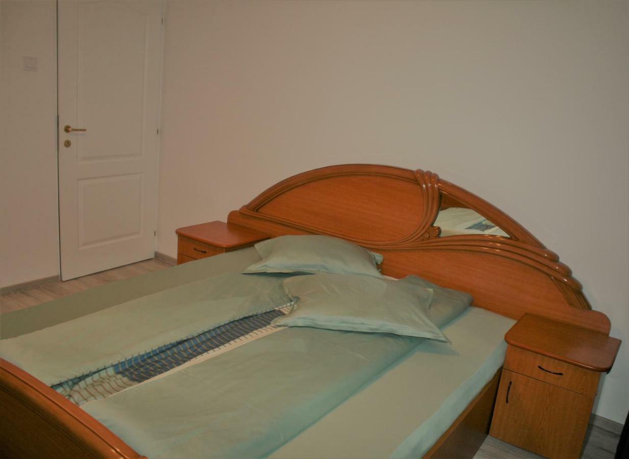 Casa Peterfi - Apartment With 3 Bedrooms And Spacious Living Room Targu Mures Exterior photo