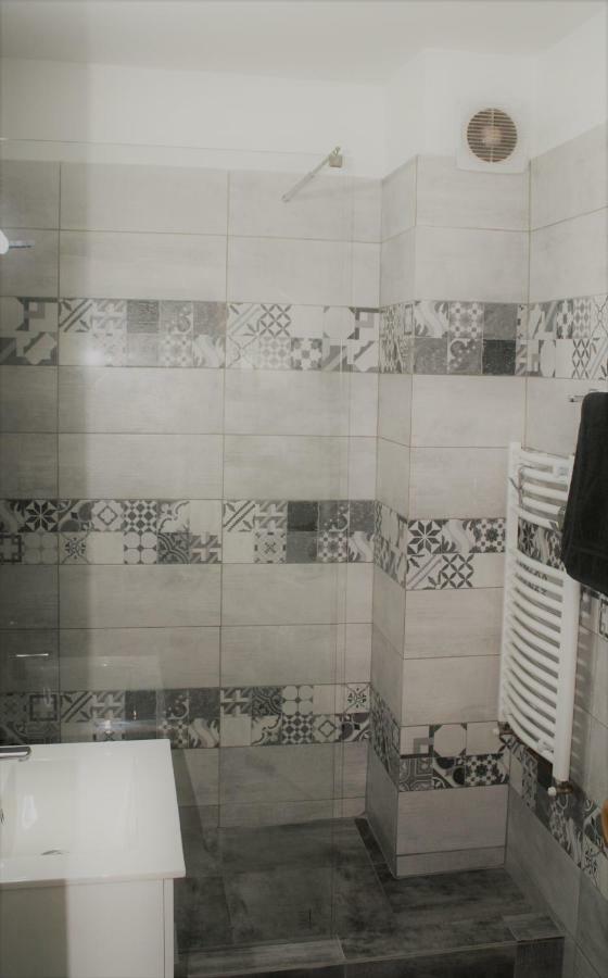 Casa Peterfi - Apartment With 3 Bedrooms And Spacious Living Room Targu Mures Exterior photo