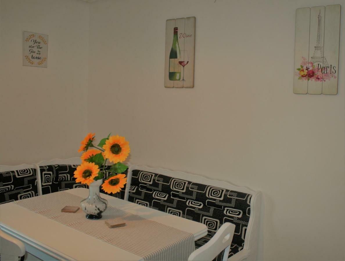 Casa Peterfi - Apartment With 3 Bedrooms And Spacious Living Room Targu Mures Exterior photo